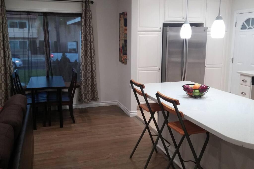 Hébergement de vacances Family Getaway 3 Bedroom 2 Bath In Lomita, Ca. *